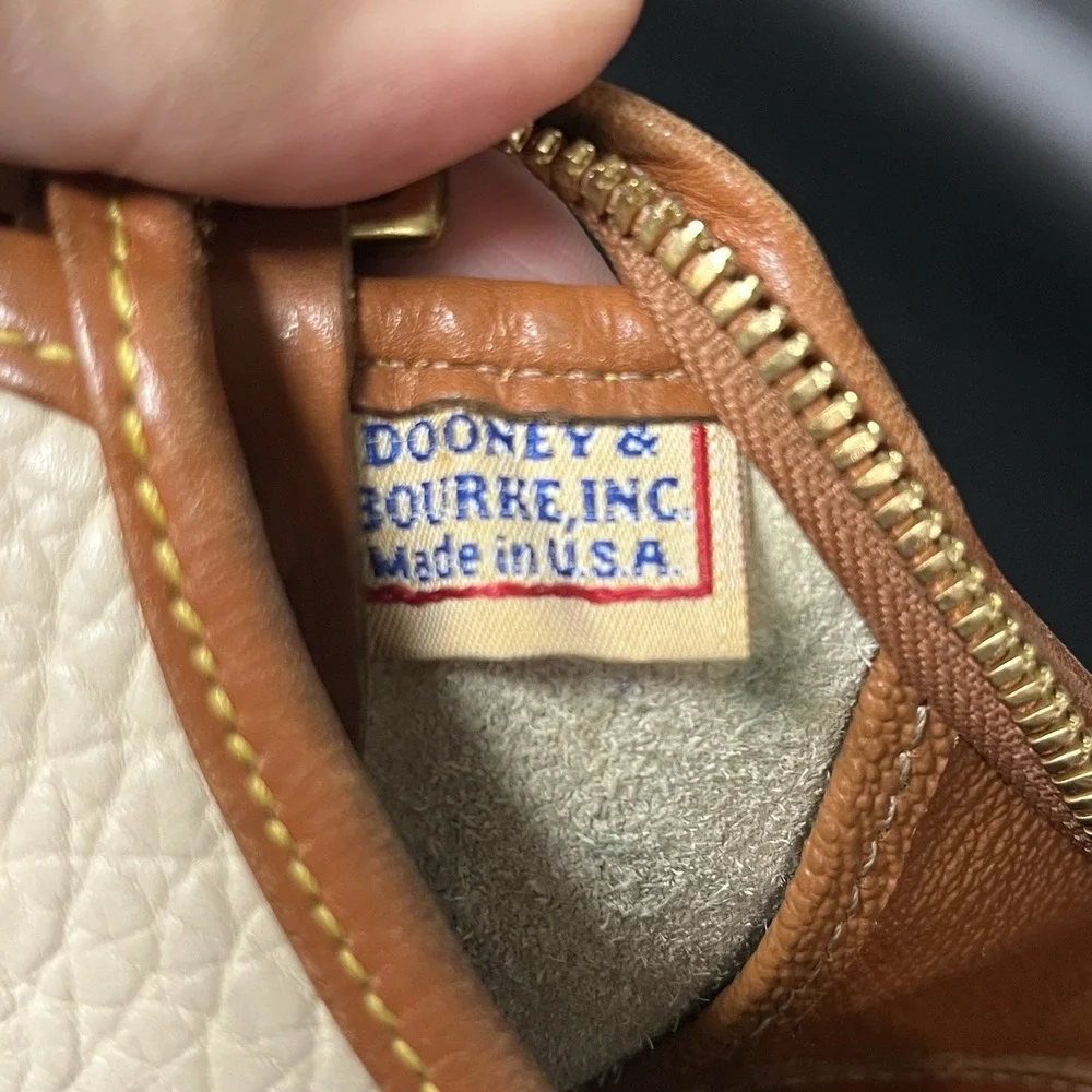 Donney & Bourke 90s Taupe W/ British Tan Trim Pebbled Leather Vtg Hobo Bag USA